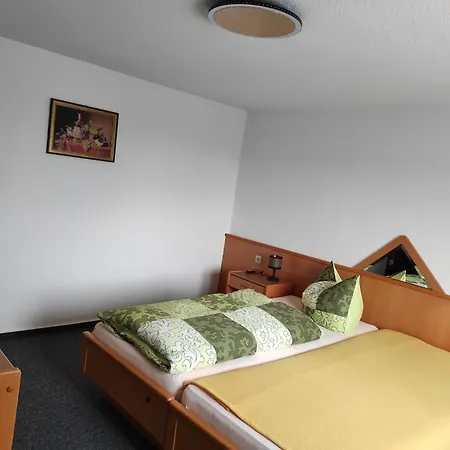 Zur Goldenen Sonne Inn *